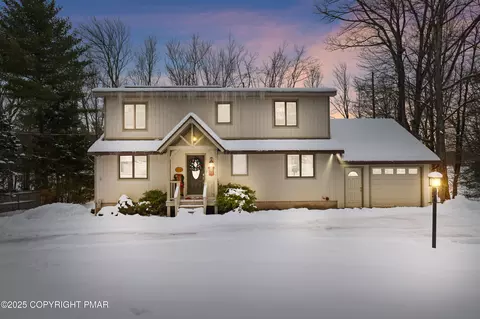 113 Indian Dr, Greentown, PA 18426