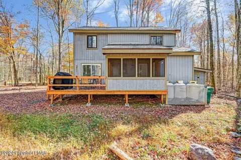 209 Kit Carson Cir, Pocono Pines, PA 18350