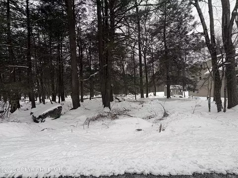 36 Old Silver Mine Trl, Gouldsboro, PA 18424