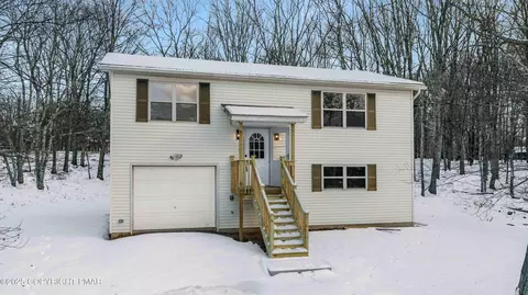 2127 Bushkill Cir, Bushkill, PA 18324