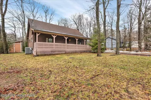 7515 Crestview Dr, Tobyhanna, PA 18466