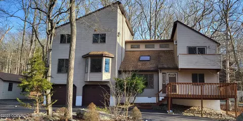 228 Edinburgh Rd, Bushkill, PA 18324