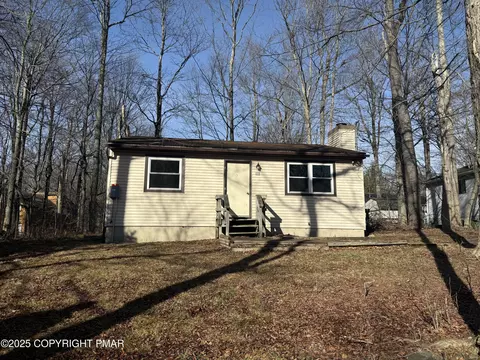 732 Edgewood Rd, Tobyhanna, PA 18466