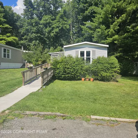 145 Gold Ln, Stroudsburg, PA 18360
