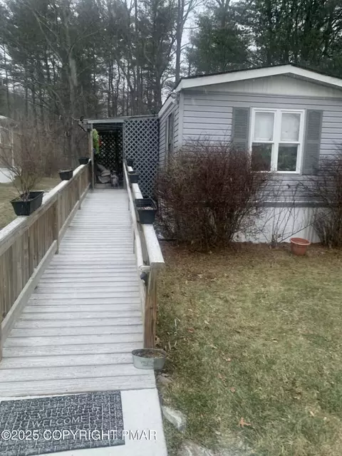 145 Gold Ln, Stroudsburg, PA 18360