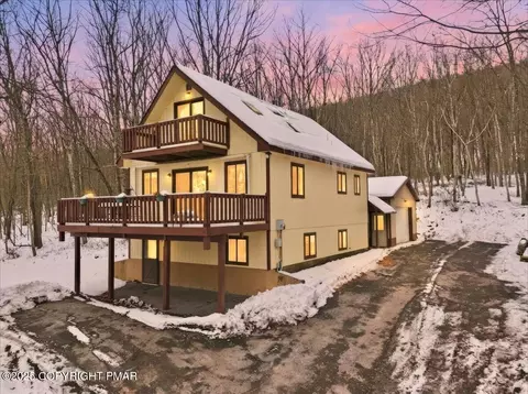 704 Rainbow Ter, Effort, PA 18330