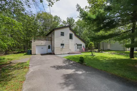7042 Vista Dr, Tobyhanna, PA 18466