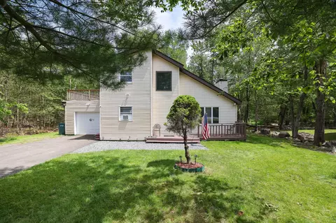 7042 Vista Dr, Tobyhanna, PA 18466