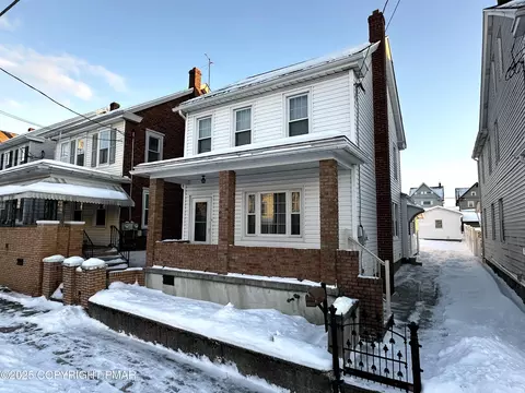 239 E Hazard St, Summit Hill, PA 18250