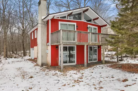 765 Country Place Dr, Tobyhanna, PA 18466