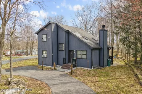9525 Jasmine Dr, Tobyhanna, PA 18466