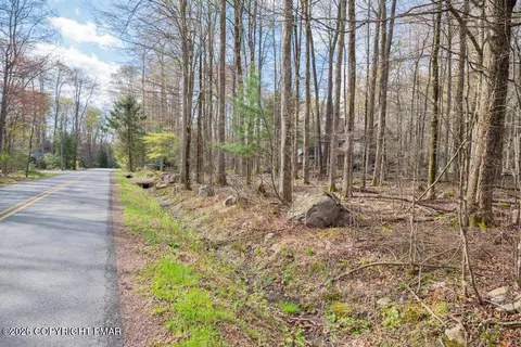 8 7 Sweet Briar Rd, Pocono Pines, PA 18350