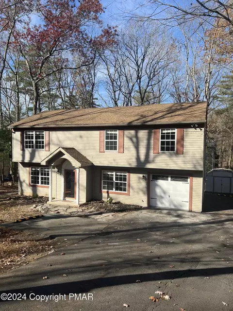 7109 Pine Grove Dr, East Stroudsburg, PA 18301