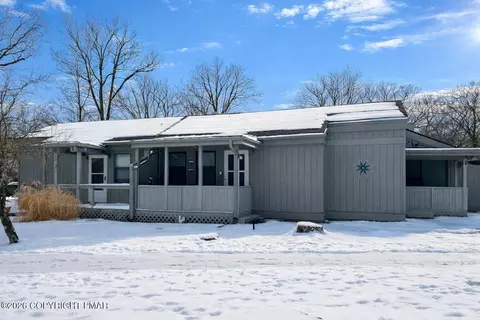 113 Condor Dr, Tamiment, PA 18371