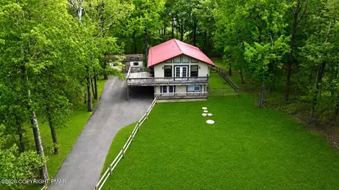 401 Clearview Dr, Long Pond, PA 18334