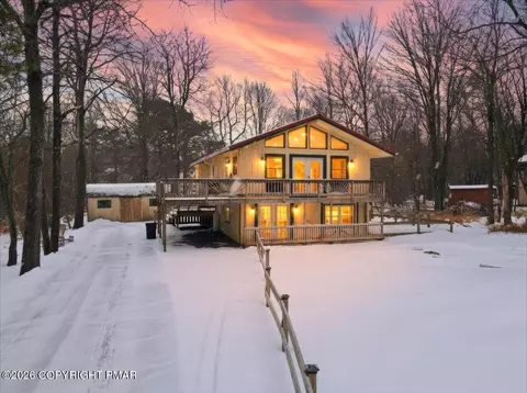 401 Clearview Dr, Long Pond, PA 18334
