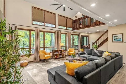 1119 Kensington Dr, East Stroudsburg, PA 18301