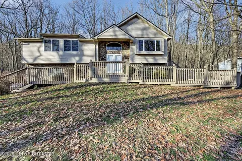 171 Foothill Blvd, Effort, PA 18330