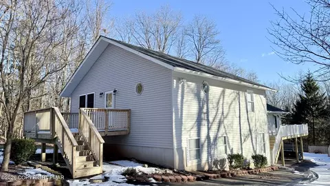 899 Lower Mountain Dr, Effort, PA 18330