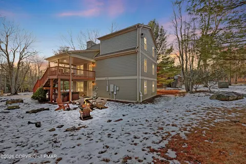 136 Pineknoll Dr, Lake Harmony, PA 18624