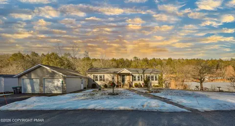 1242 Blue Mountain Cir, Saylorsburg, PA 18353