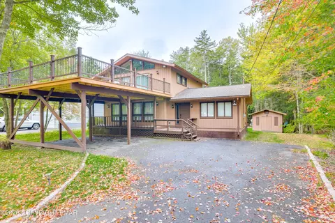 353 Scotch Pine Dr, Pocono Summit, PA 18346