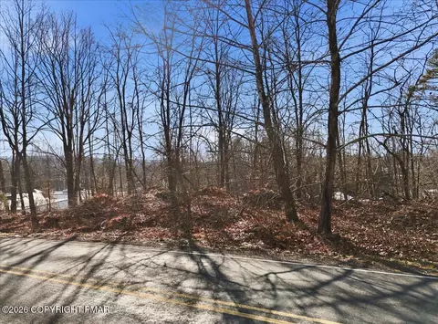102 Edgemont Rd, Stroudsburg, PA 18360