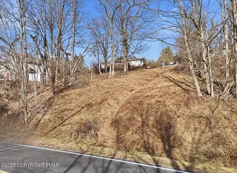 516 Edgemont Rd, Stroudsburg, PA 18360