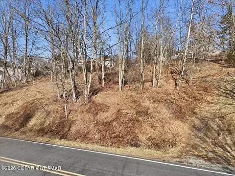 517 Edgemont Rd, Stroudsburg, PA 18360