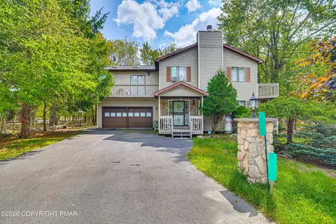 7901 Sleepy Hollow Dr, Tobyhanna, PA 18466