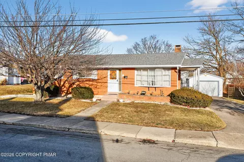 319 Falcone Ave, Roseto, PA 18013