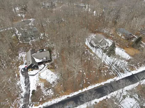 37 Lyman Ln, Clifton Township, PA 18424