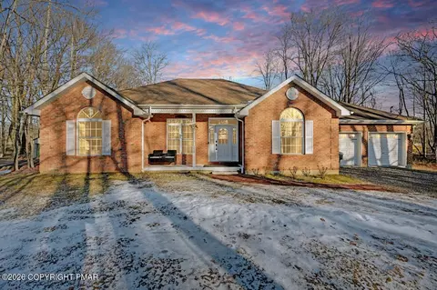 220 Stillwater Dr, Pocono Summit, PA 18346