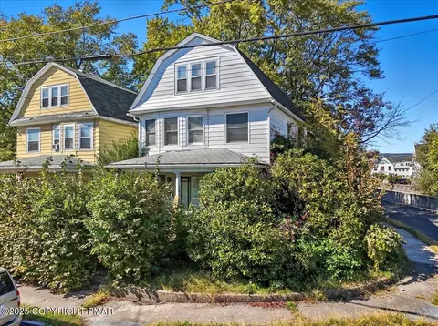 57 Regent St, Wilkes Barre, PA 18702