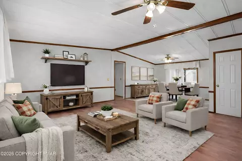 88 Juniper Ct, Bath, PA 18014