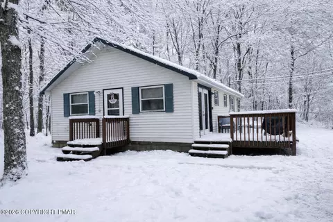 93 Iroquois Rd, Albrightsville, PA 18210