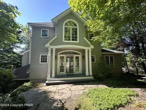 1055 Sky View Dr, East Stroudsburg, PA 18302