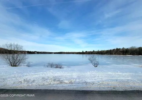 433 Holiday Dr, Pocono Summit, PA 18346