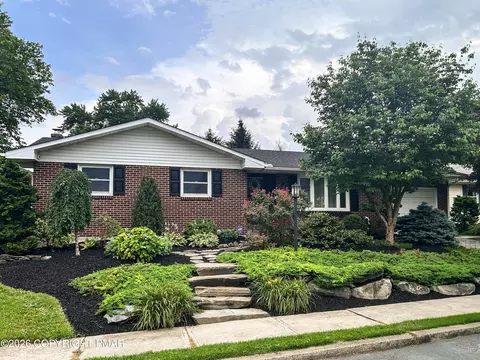 345 S Whitfield St, Nazareth, PA 18064