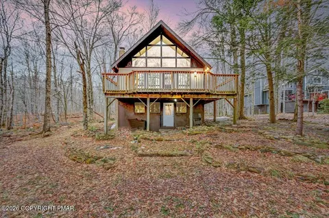 45 State Park Dr, Gouldsboro, PA 18424