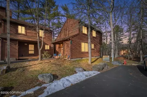 518 Wales Ct, Bushkill, PA 18324