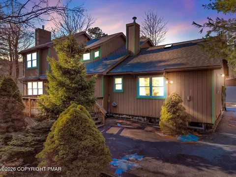 380 Clearview Dr, Long Pond, PA 18334