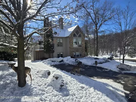 64 Longview Dr, Lake Harmony, PA 18624