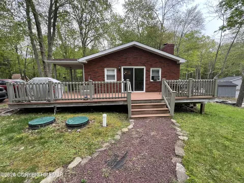 302 Viho Ct, Pocono Lake, PA 18347