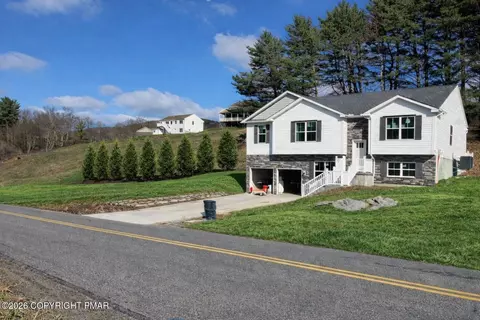 9 Country Club Rd, Ashland, PA 17921