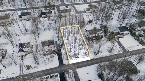 348 Buckingham Cir, Tobyhanna, PA 18466