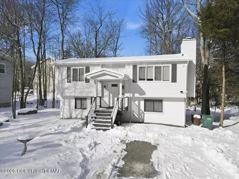6302 Ventnor Dr, Tobyhanna, PA 18466