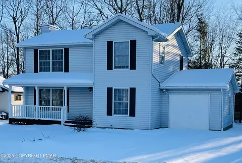 1120 Country Place Dr, Tobyhanna, PA 18466
