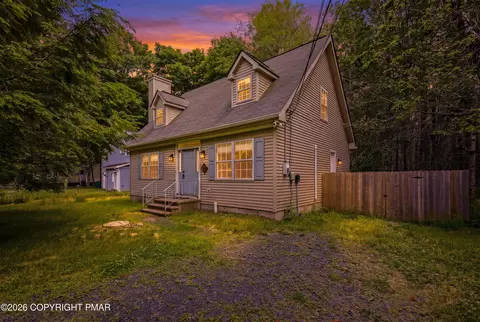 9102 Idlewild Dr, Tobyhanna, PA 18466
