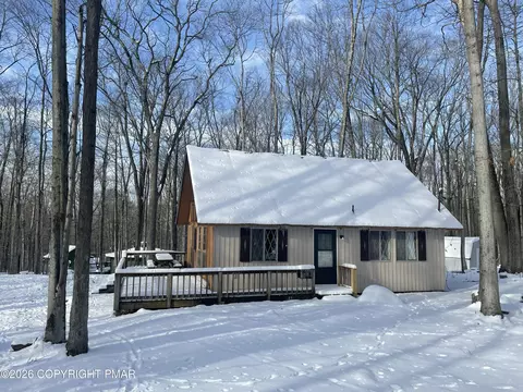 225 Mountain View Dr, Pocono Lake, PA 18347